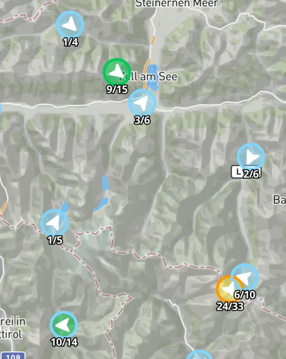 Live wind values with direction arrows and coloured circles on the Sidekik map